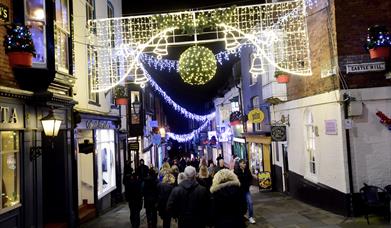 Lincoln Christmas Lights Switch On